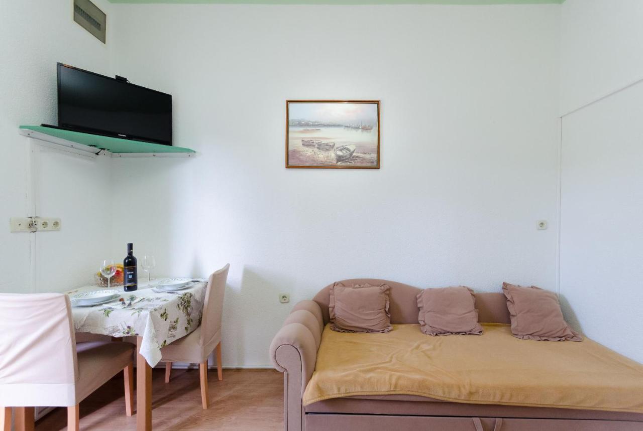 Apartments Mijatovic ロパール エクステリア 写真